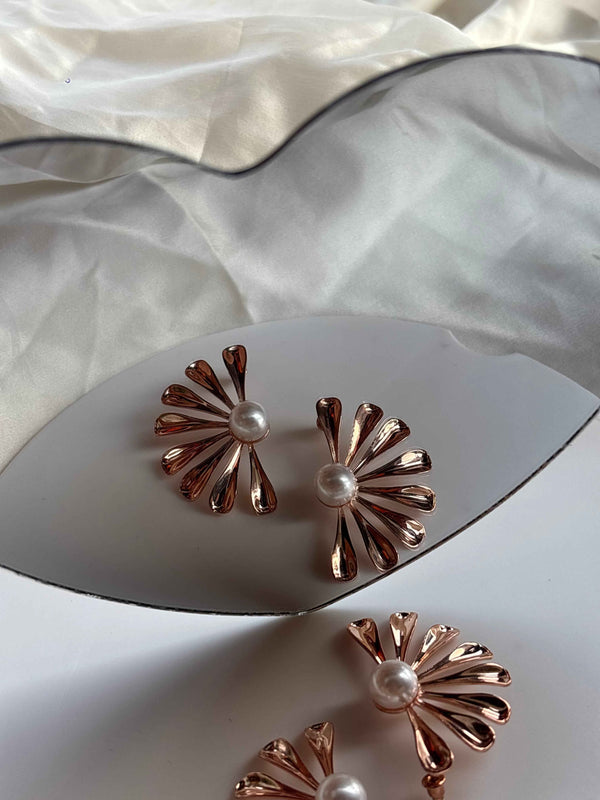 Bloom Pearl Fan Earrings