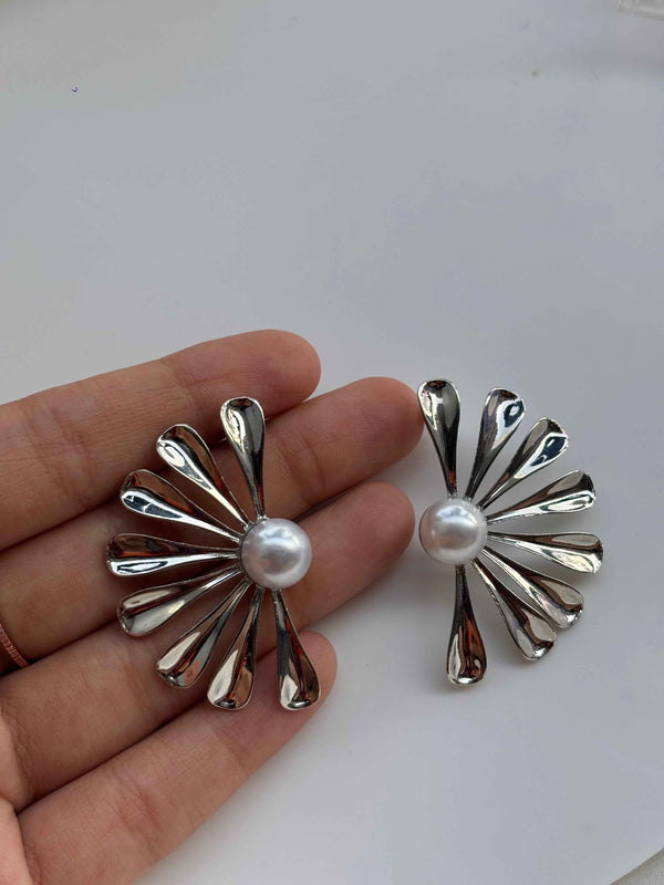 Bloom Pearl Fan Earrings