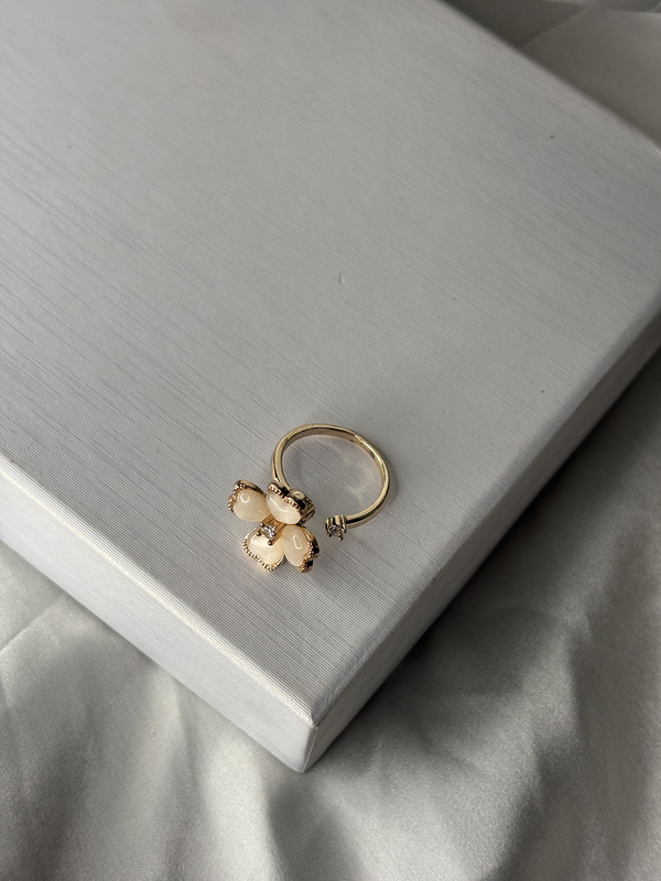 Ivory Blossom Spinner Ring - Kridha