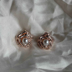 Regal Pearl Hexa Studs