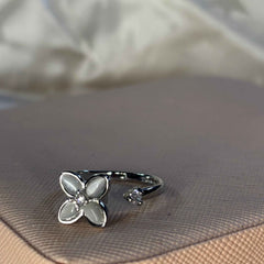 Petite Bloom Spinner Ring