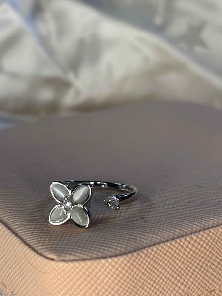 Petite Bloom Spinner Ring