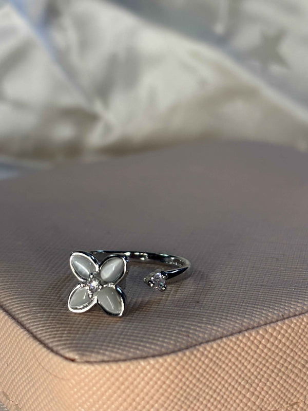 Petite Bloom Spinner Ring