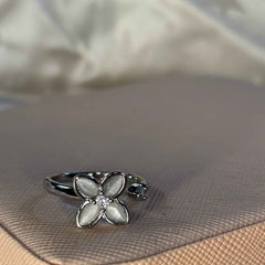 Petite Bloom Spinner Ring