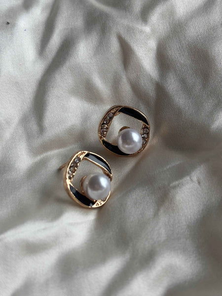 Pearl Aura Studs