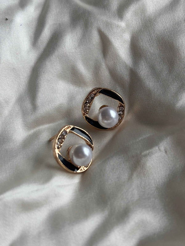 Pearl Aura Studs