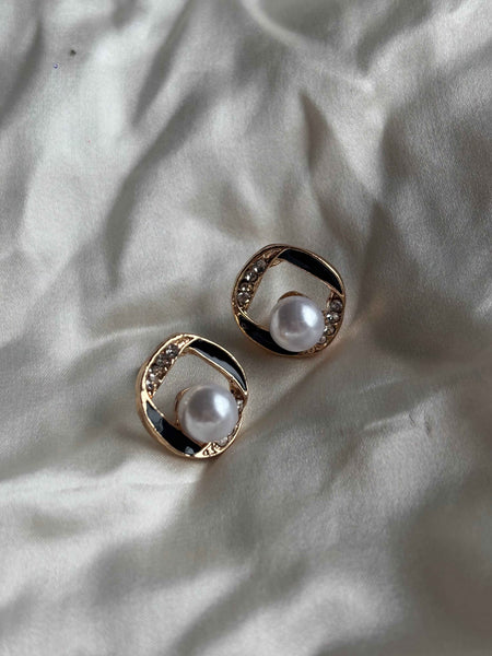 Pearl Aura Studs