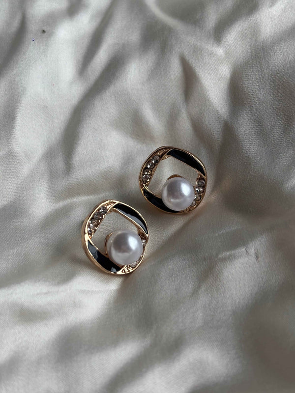 Pearl Aura Studs