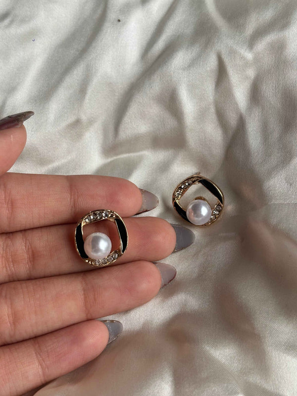 Pearl Aura Studs