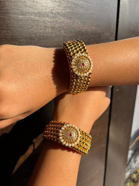 Rajputi Pearl Kundan Royal Kada