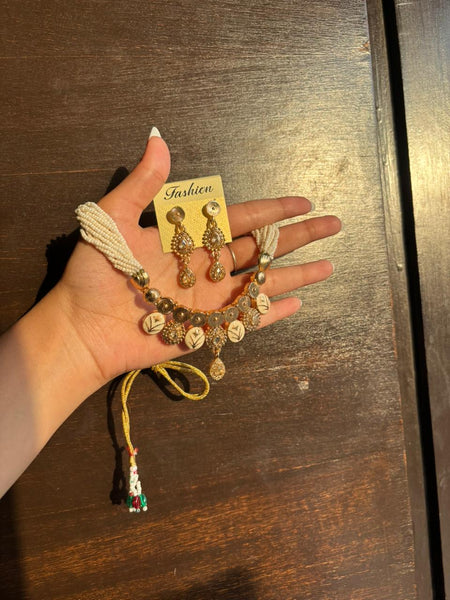 Rajputi Ivory Floral Kundan Necklace & Earrings Set